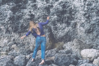 uzun saçlı sarışın model