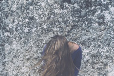 uzun saçlı sarışın model