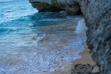 Cloce Rock ve okyanus