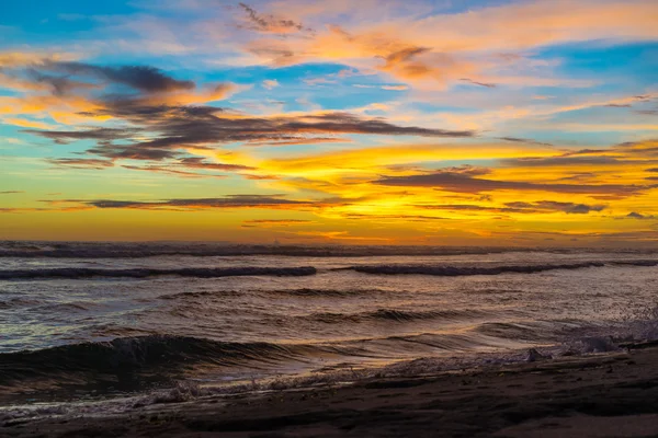 Hermoso atardecer en el océano —  Fotos de Stock