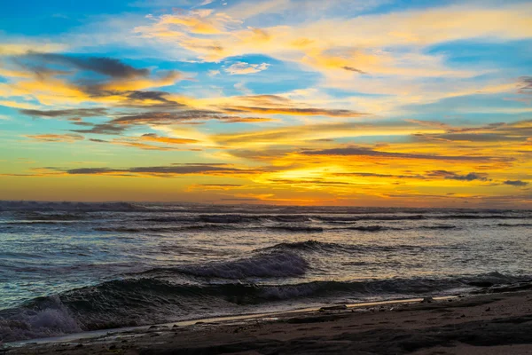 Gyönyörű naplemente az óceánon — Stock Fotó