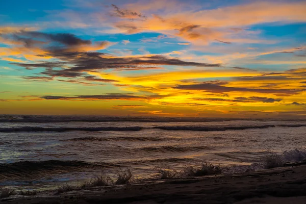 Piękny zachód słońca nad oceanem — Darmowe zdjęcie stockowe