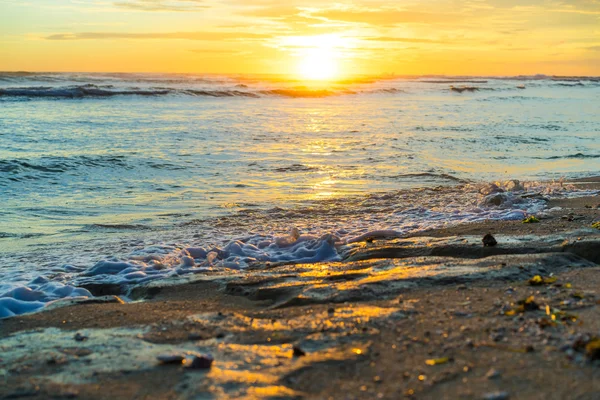 Indahnya matahari terbenam di laut — Stok Foto