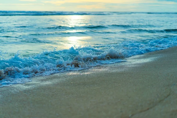 Belo pôr do sol no oceano — Fotografia de Stock