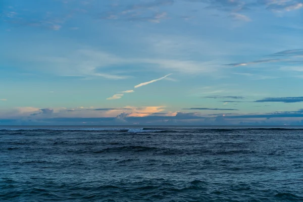 Krásný západ slunce na oceánu — Stock fotografie