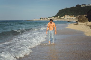  Sakallı ve bıyıklı adam