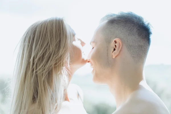 Pareja joven en casa — Foto de Stock