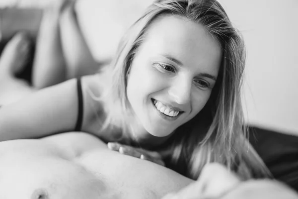 Young couple at home — Stock Photo, Image