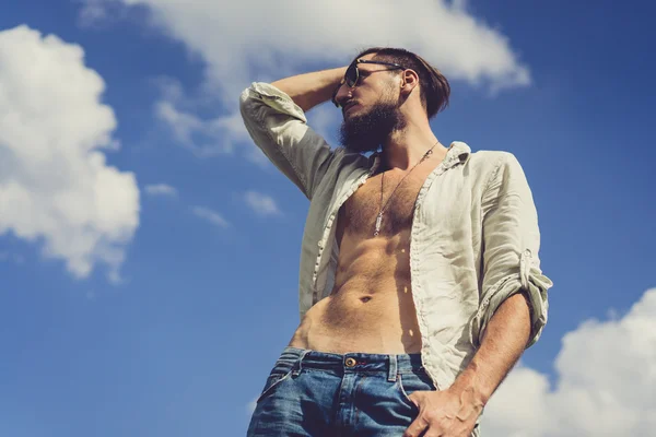 Hipster hombre con barba y bigote — Foto de Stock