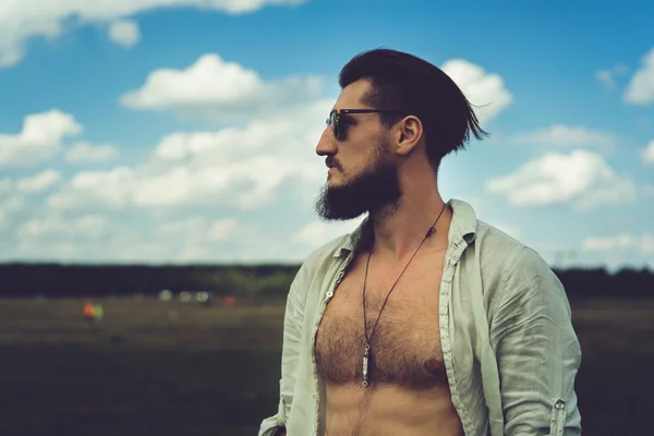 Hipster hombre con barba y bigote — Foto de Stock