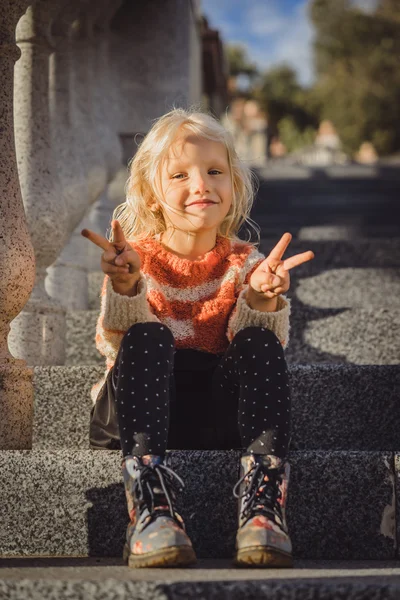 Portret van hispanic meisje — Stockfoto