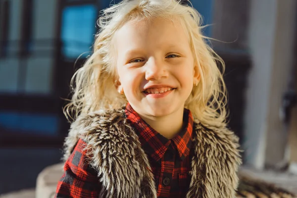 Retrato de menina hispânica — Fotografia de Stock