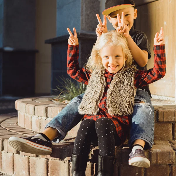 Happy brother and sister smiling and embracing — Stock Photo, Image