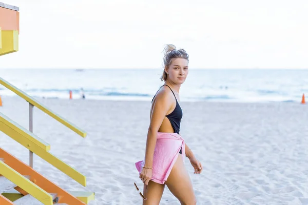 Ung Vacker Kvinna Stranden Miami Semester Miami — Stockfoto