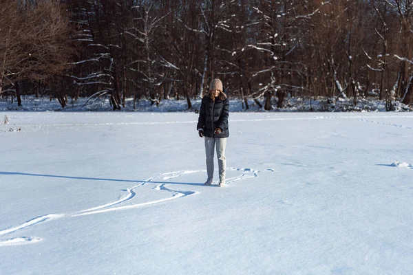 Mulher Jovem Patinação Gelo Esportes Inverno Neve Diversão Inverno Mulher — Fotografia de Stock