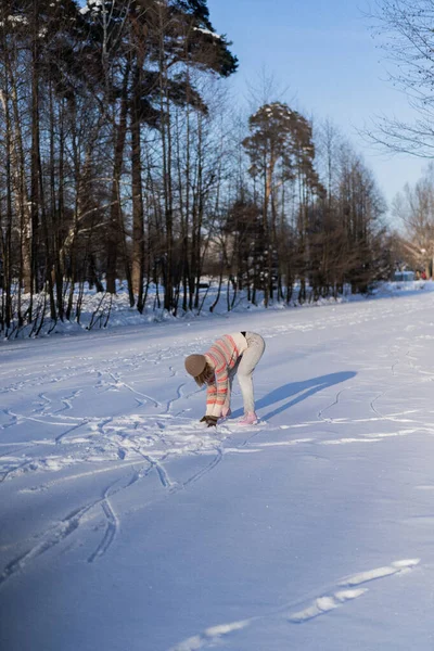 Mulher Jovem Patinação Gelo Esportes Inverno Neve Diversão Inverno Mulher — Fotografia de Stock