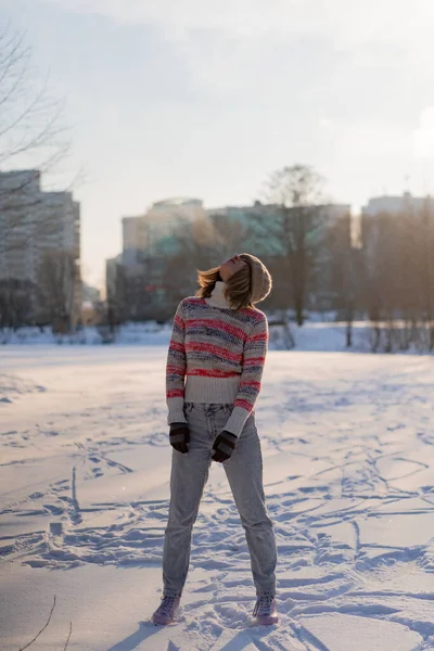 Young Woman Ice Skating Winter Sports Snow Winter Fun Woman — Stock Photo, Image