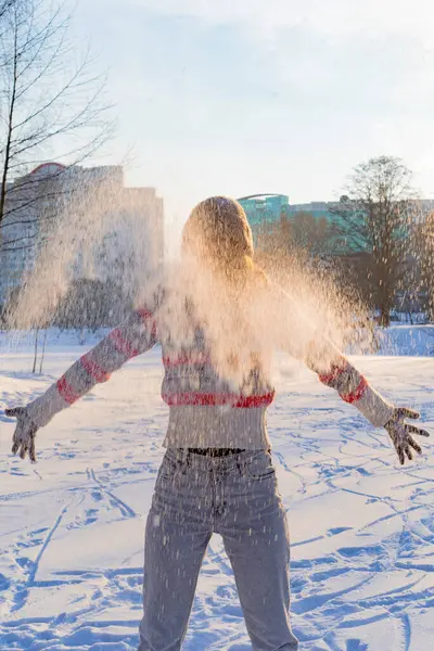 Outdoor Porträt Von Jungen Schönen Modischen Glücklich Lächelnde Frau Winter — Stockfoto