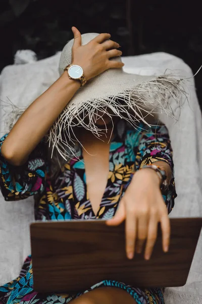 Freelancer Girl Working Vacation — Stock Photo, Image