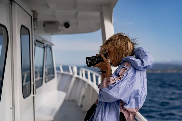 Young Woman Professional Photographer Camera — Fotografia de Stock