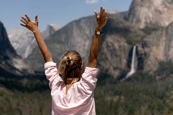 Young Woman Mountains — Stock Photo, Image