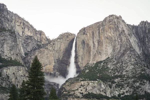 Kilátás Vízesésekre Yosemite Völgyből Yosemite Elesik — Stock Fotó