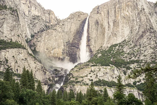 Kilátás Vízesésekre Yosemite Völgyből Yosemite Elesik — Stock Fotó