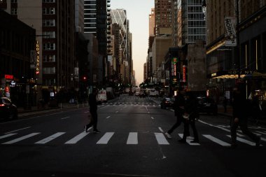 New York Manhattan Times Meydanı, reklam pankartları.