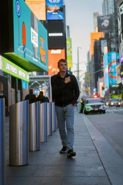 New York Manhattan Times Meydanı, genç turist.