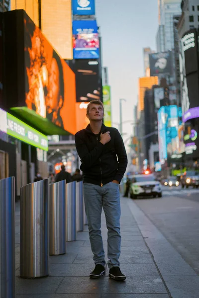 New York Manhattan Times Meydanı, genç turist.