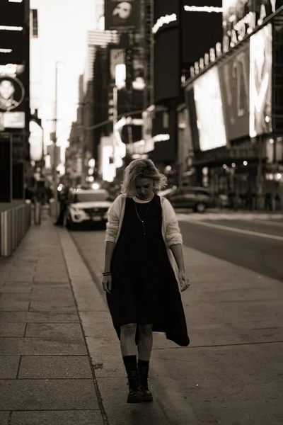 New York Manhattan Times Square Jonge Mooie Vrouw Toerist — Stockfoto