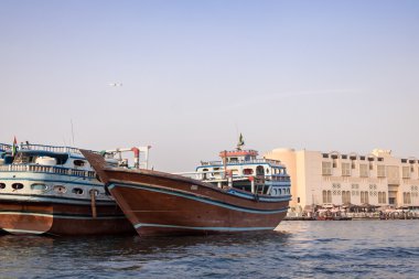 Geleneksel ahşap tekneler, dere Dubai.