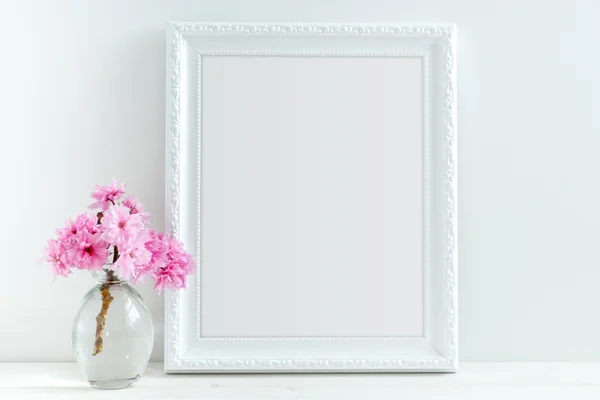 Imagen de stock maqueta estilo Pink Blossom con un marco blanco — Foto de Stock