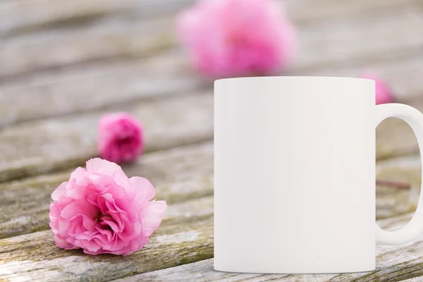 Caneca de café em branco branco pronto para o seu design personalizado / citação . — Fotografia de Stock