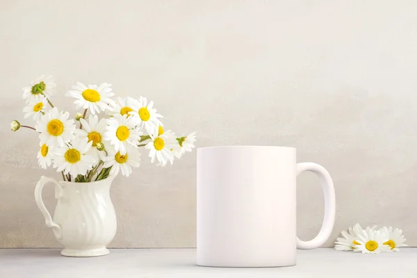 Caneca de café em branco branco para adicionar design personalizado ou citação para . — Fotografia de Stock