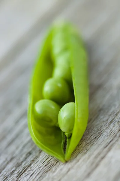 Geöffnete Erbsenschale — Stockfoto