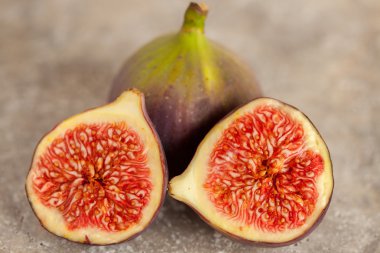 Seramik Karo üzerinde incir.