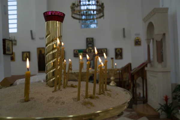 Świece w cerkwi prawosławnej — Zdjęcie stockowe