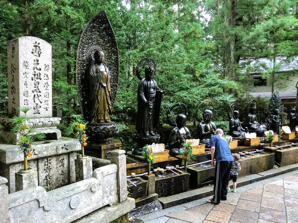 Pai e filho em ritual japonês — Fotografia de Stock