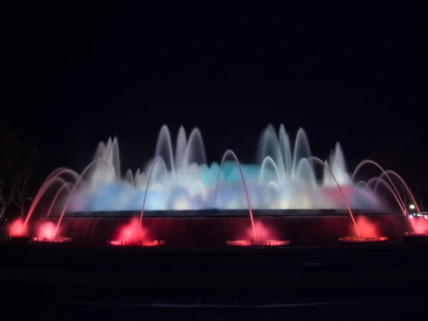 Fuente con movimiento de agua en Montjuic — Foto de Stock