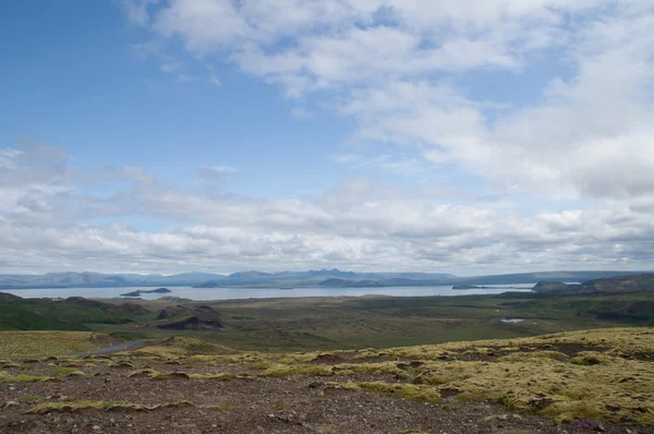 Landskap med moln och berg — Stockfoto