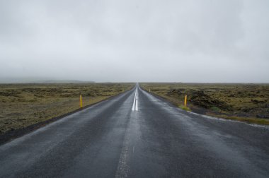 Lav esplanade arasındaki yol
