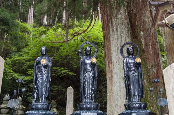 Ícones religiosos no jardim — Fotografia de Stock