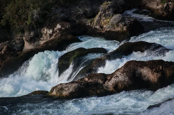 Cachoeiras com pedras — Fotografia de Stock
