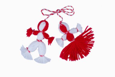 Her bahar 1 Mart 'ta Bulgarlar, leylek ya da çiçek açan bir meyve ağacı görene kadar yakalarına martenitsa asarlar. Pizho & Penda bir çeşit martenitsa