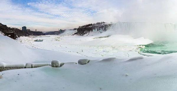 Kış Boyunca Kar Buzla Kaplı Niagara Şelaleleri Nin Panoramik Manzarası — Stok fotoğraf