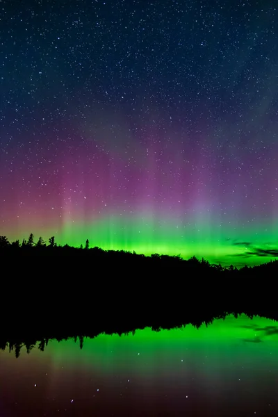 Northern Lights Aurora Borealis Low Night Sky Reflects Lake Algonquin — Stock Photo, Image
