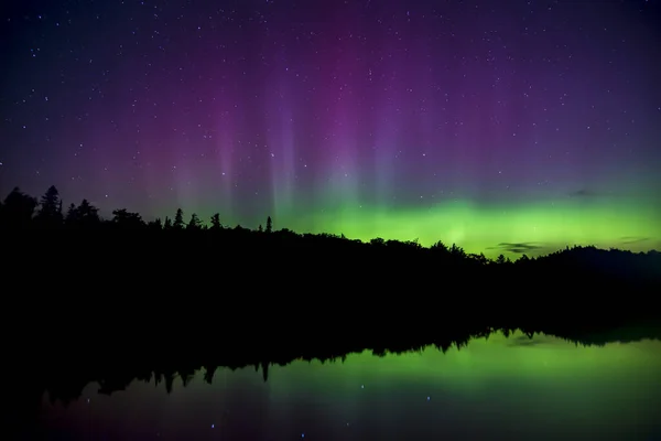 Northern Lights Aurora Borealis Low Night Sky Reflects Lake Algonquin — Stock Photo, Image