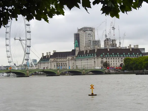 View Busy Bridge Pink Tinted Observation Wheel London — Stock Photo, Image