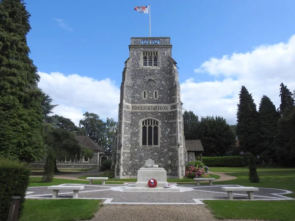 Vue Flèche Église Avec Horloge Drapeau Mémorial — Photo